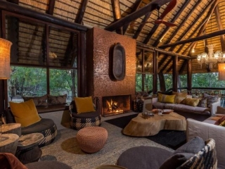 little_bush_camp_-_lounge_and_dining