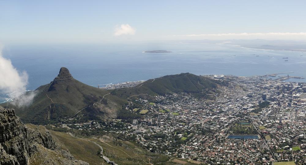 marriagie proposal over city bowl from Table Mountain