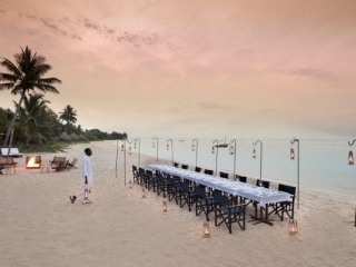 benguerra-island-beach-dining