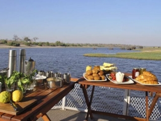 Chobe_under_canvas_Boating4