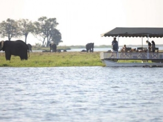 Chobe_under_canvas_Boating1
