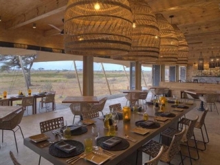 wetu_-_namiri_plains_-_main_area_dining